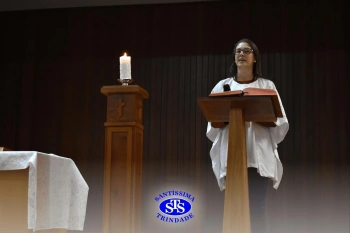 Alunos do 2º ano e suas famílias participam da missa do Colégio