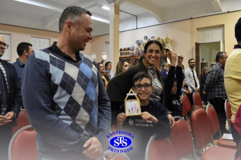 Alunos do 2º ano e suas famílias participam da missa do Colégio