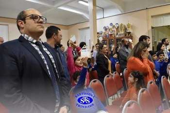 Alunos do 2º ano e suas famílias participam da missa do Colégio