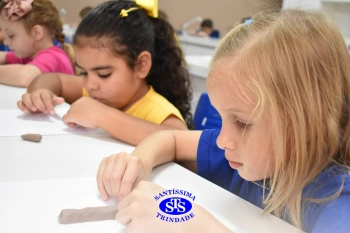 Alunos do 1º ano realizam atividades no Laboratório de Ciências