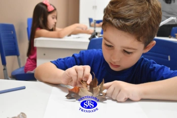 Alunos do 1º ano realizam atividades no Laboratório de Ciências