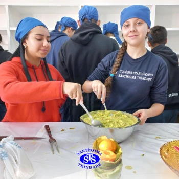 Alunos preparam pratos da culinária hispânica | 3ª EM