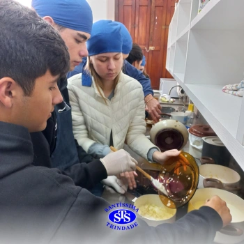 Alunos preparam pratos da culinária hispânica | 3ª EM