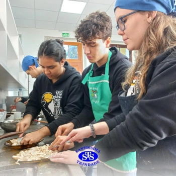 Alunos preparam pratos da culinária hispânica | 3ª EM