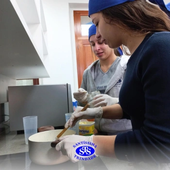 Alunos preparam pratos da culinária hispânica | 3ª EM