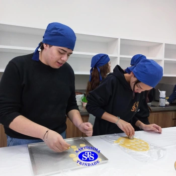 Alunos preparam pratos da culinária hispânica | 3ª EM