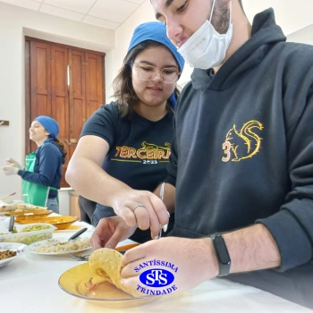 Alunos preparam pratos da culinária hispânica | 3ª EM