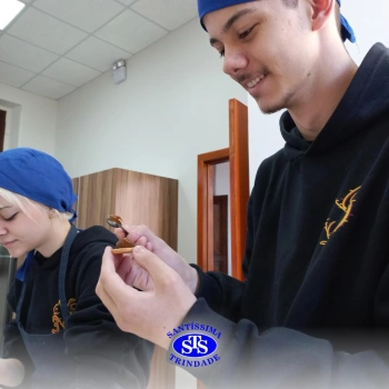 Alunos preparam pratos da culinária hispânica | 3ª EM