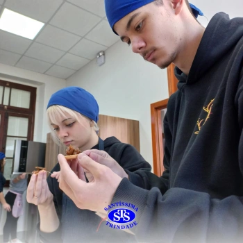 Alunos preparam pratos da culinária hispânica | 3ª EM