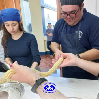 Alunos preparam pratos da culinária hispânica | 3ª EM
