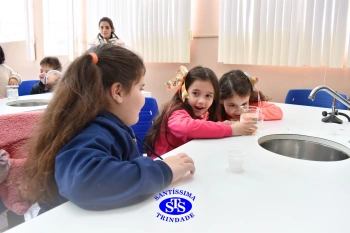 Clima junino chega ao Laboratório de Ciências com as pipocas dançantes
