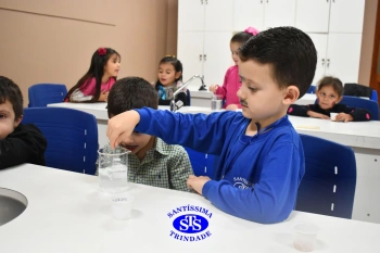 Clima junino chega ao Laboratório de Ciências com as pipocas dançantes