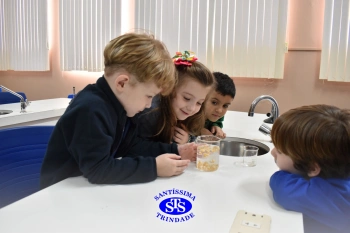 Clima junino chega ao Laboratório de Ciências com as pipocas dançantes