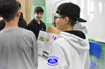 Apresentação de lapbooks sobre a cultura dos países formadares do Brasil | 6º ano