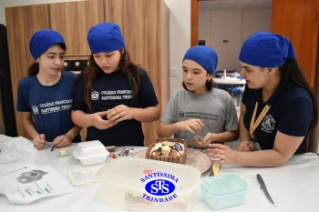 5º ano: doce estudo sobre as células em aula no Espaço Gourmet