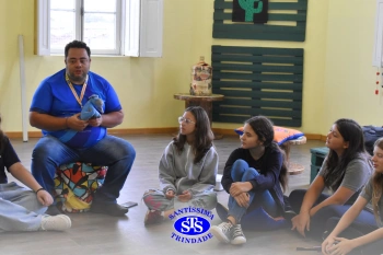 Alunos celebram a ancestralidade durante círculo de construção da paz 