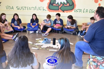 Alunos celebram a ancestralidade durante círculo de construção da paz 