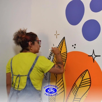 Mural embeleza espaço do Colégio