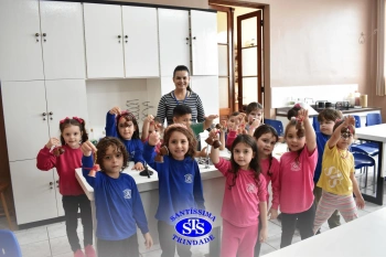 Alunos confeccionam sinos a partir de cápsulas de café | Inf. 4