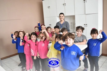 Alunos confeccionam sinos a partir de cápsulas de café | Inf. 4