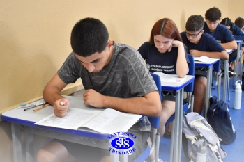 Estudantes colocam conhecimentos em prática na Prova Bimestral Anglo