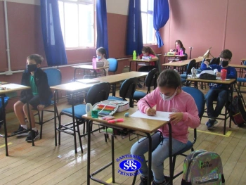Retorno presencial: 4º, 8º e 9º anos
