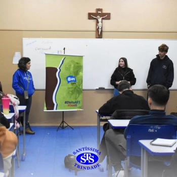 Intercambistas da Itália e da Bélgica compartilham suas experiências com os estudantes