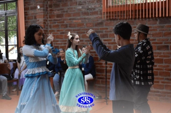 Alunos participam do Festival do Folclore | 7º ano