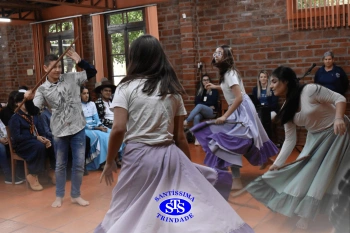 Alunos participam do Festival do Folclore | 7º ano