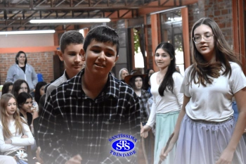 Alunos participam do Festival do Folclore | 7º ano