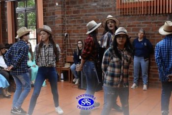 Alunos participam do Festival do Folclore | 7º ano