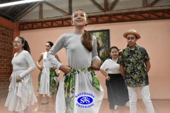 Alunos participam do Festival do Folclore | 7º ano