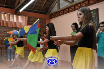 Alunos participam do Festival do Folclore | 7º ano
