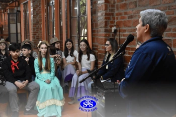 Alunos participam do Festival do Folclore | 7º ano