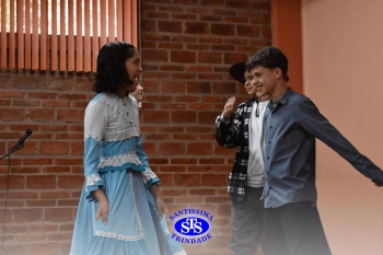 Alunos participam do Festival do Folclore | 7º ano