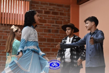 Alunos participam do Festival do Folclore | 7º ano