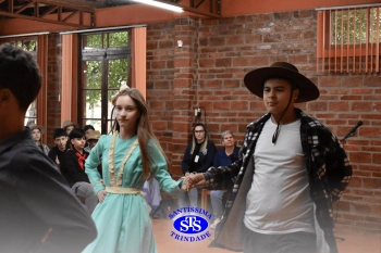 Alunos participam do Festival do Folclore | 7º ano