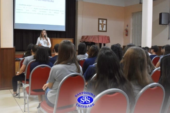 Palestra visa conscientizar os alunos sobre as consequências do bullying