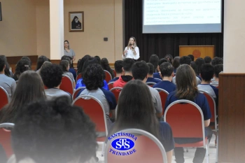 Palestra visa conscientizar os alunos sobre as consequências do bullying