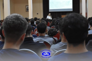 Palestra visa conscientizar os alunos sobre as consequências do bullying