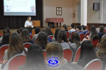 Palestra visa conscientizar os alunos sobre as consequências do bullying