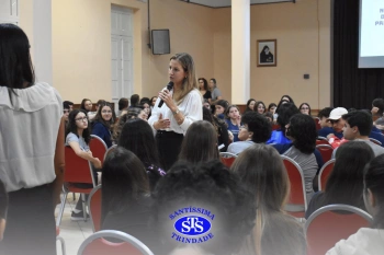 Palestra visa conscientizar os alunos sobre as consequências do bullying