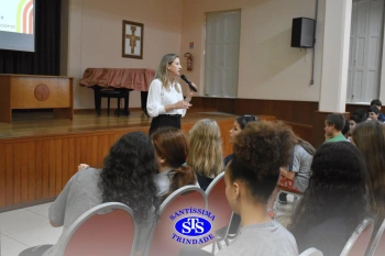 Palestra visa conscientizar os alunos sobre as consequências do bullying