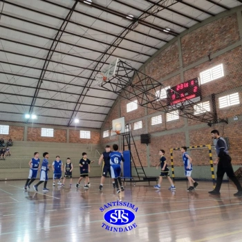 Alunos da Oficina de Basquete participam de jogos amistosos com o Colégio Sant’Anna