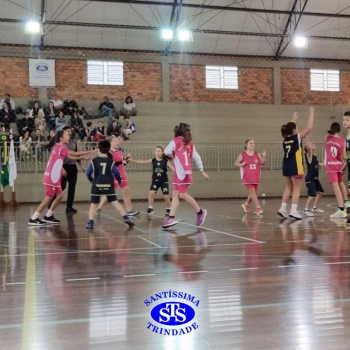 Alunos da Oficina de Basquete participam de jogos amistosos com o Colégio Sant’Anna