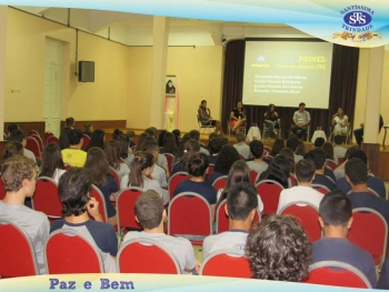 Ensino Médio - Painel com ex-alunos