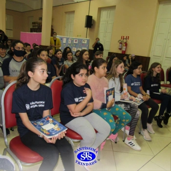 Encontro entre leitores e escritor promove experiências enriquecedoras
