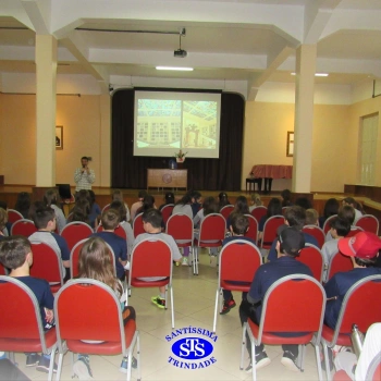 Encontro entre leitores e escritor promove experiências enriquecedoras