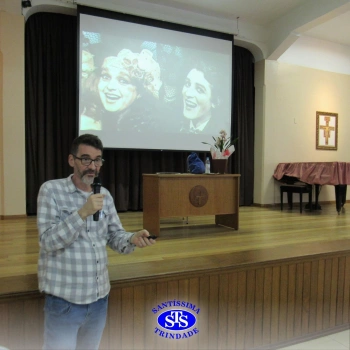 Encontro entre leitores e escritor promove experiências enriquecedoras