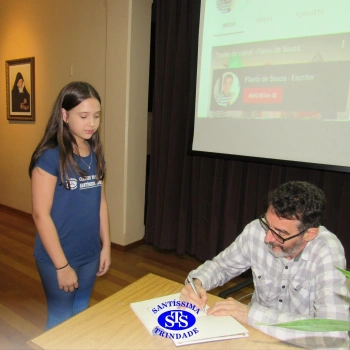 Encontro entre leitores e escritor promove experiências enriquecedoras